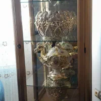 ویترین و تمام دکوری های داخلش