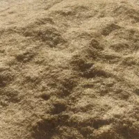 کاه. کمباین  نزدیک اسفالت بارگیری راحت