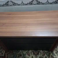 میز مطالعه و کامپیوتر