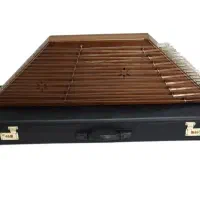سنتور با کیف و میز
