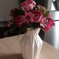 گلدان با گل