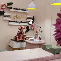 فروش کلیه لوازم سالن زیبایی رنگ صورتی و طلایی سفید