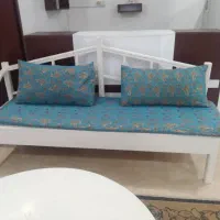 نیمکت چوبی ومیز وسط|صندلی و نیمکت|واجارگاه, |دیوار