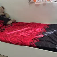 تخت یک نفره در حد نو