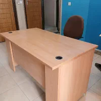میز  ،۲ عدد صندلی  ۱ پارتیشن ،۱ تلفن پاناسونیک صل|تلفن رومیزی|اصفهان, خواجو|دیوار