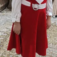 چند تا لباس دخترانه در حد نو