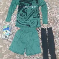 دستکش دروازه بانی و لباس