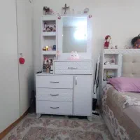 تخت ۲نفره و میز ارایش