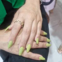 خدمات کاشت و ترمیم ناخن