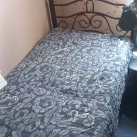 تخت فرفورژه یه نفره زرشکی رنگ|تخت و سرویس خواب|تهران, باغ فیض|دیوار