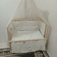 گهواره کنارتخت مادرکرم رنگ