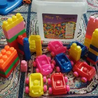 لگو اسباب بازی و حیوانات و ماشین فلزی