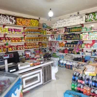 فروشنده خانوم سوپرمارکت