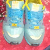 یک جفت کتونی zx