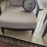 یک عدد جا کفشی مبله در حد نو ویک ساعت دیواریدورو