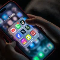 همکاری پاره وقت با گوشی موبایل