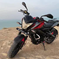 موتور سواری و گردش جزیره با موتور ns 200