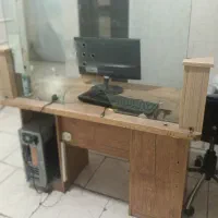 میز شیشه دار