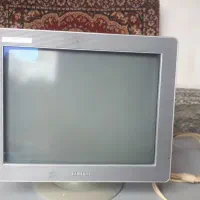 مانیتور کامپیوتر  با همراه میز کامپیوتر