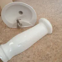 روشویی همراه با شیر اهرمی و اتصالات سالم