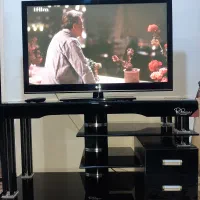 تلوزیون ۴۲ همراه با میز تلوزیون|تلویزیون و پروژکتور|چهارباغ, |دیوار