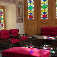 مبل چایچی عتیقه با میز و عسلی بسیار تمیز|مبلمان خانگی و میز عسلی|اصفهان, سنبلستان|دیوار