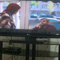 تلویزیون ۴۲ اینج ال جی و میز تلویزیون|تلویزیون و پروژکتور|زنجان, |دیوار