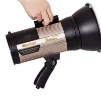 فلاش پرتابل ۶۸۰ ژول نایس فوتو کم کار بسیار تمیز