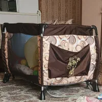 تخت پارک همراه با تشک و 100 عدد توپ استخر توپ