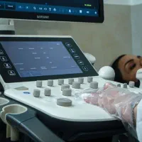 همکار خانم جهت کلینیک سونوگرافی