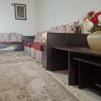 مبل 7 نفره با دو تا پاف و میز ناهارخوری 6 نفره