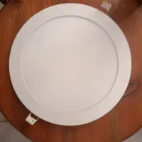 تعدادی چراغ سقفی گرد