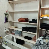 مانکن ایستاده و قفسه|فروشگاه و مغازه|صومعه‌سرا, |دیوار