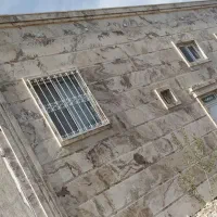 نیازمند یک نیروی کار برای سنگ وکاشی کاری نیازمندیم