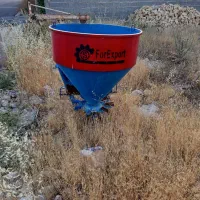 بذر پاش و گاو آهن در حد نو