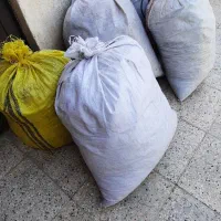 کود کبوتر. کود ارگانیک. گل و گیاه. درخت. باغچه