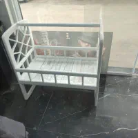 تخت کنار مادر