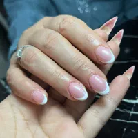 خدمات کاشت ناخن