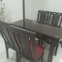 میز ناهارخوری ۴ نفره با ۴تا صندلی پارچه زرشکی