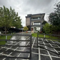 هزار متری پلاک یک دریا با اسانسور روف و استخر