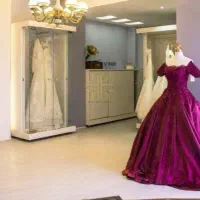 فروشنده خانم مزون عروس