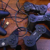 سه جفت دسته pcیک دستهps5  مشکی در حد نو