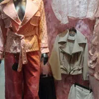 فروشنده بوتیک زنانه