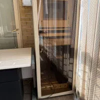 رک سرور ایستاده