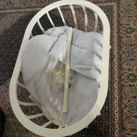 تخت کنار مادر