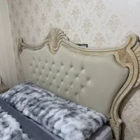 تخت و تشک و دو عدد پاتختی