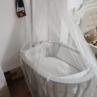 تخت کنار مادر