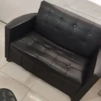 مبل پنج نفره هست عسلی هم سالم هست سفید