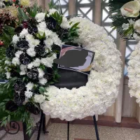 تاج گل ترحیم آماده|گل و گیاه طبیعی|ری, علایین|دیوار