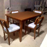 رنگ کار و زیر کار زن میز صندلی